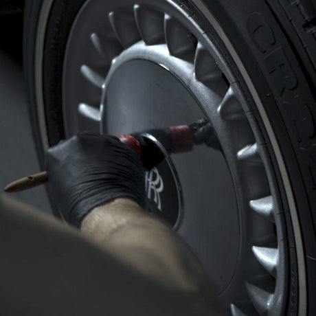 Wie reinige und pflege ich Weisswandreifen?